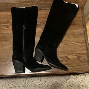 Brand New - Blondo Black Knee high  Suede Boots with Side Zip-size 7.5